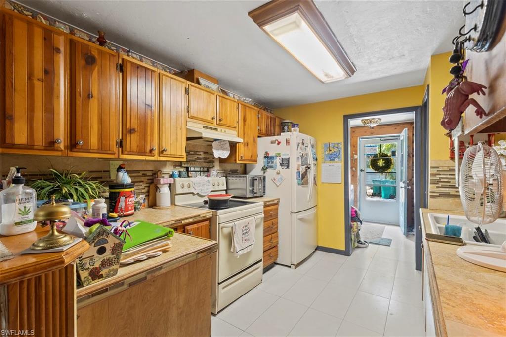 GOLDEN GATE ESTATES - Residential