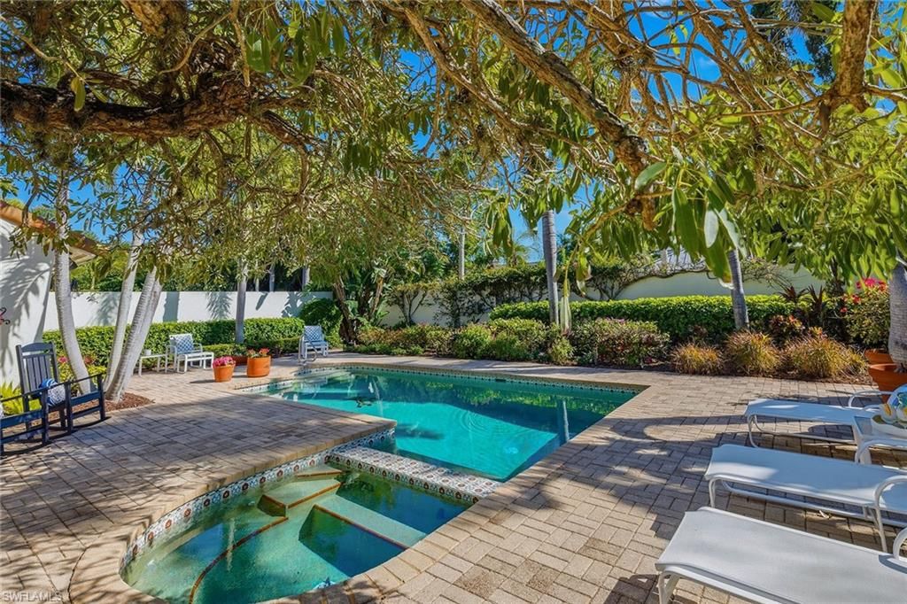 Photo of 9 Las Brisas WAY #10, NAPLES, FL 34108 (MLS # 226006070)