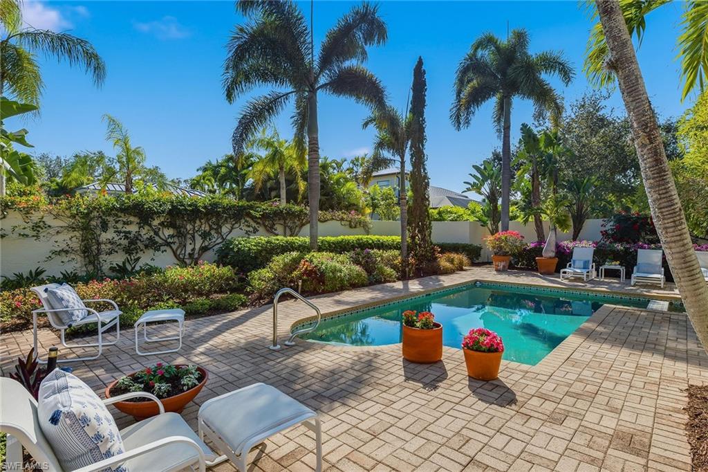 LAS BRISAS AT PELICAN BAY - Residential