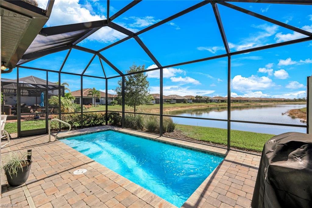 ESPLANADE LAKE CLUB - Residential