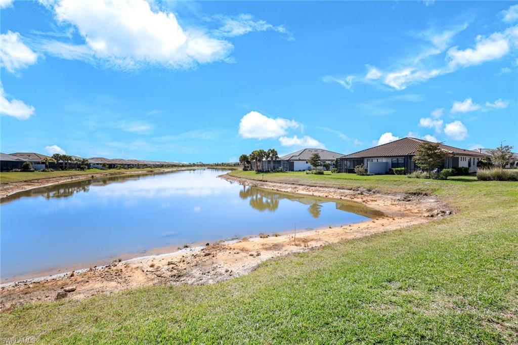 ESPLANADE LAKE CLUB - Residential