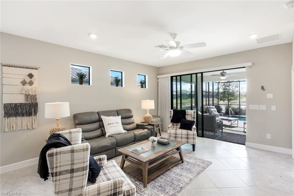 ESPLANADE LAKE CLUB - Residential