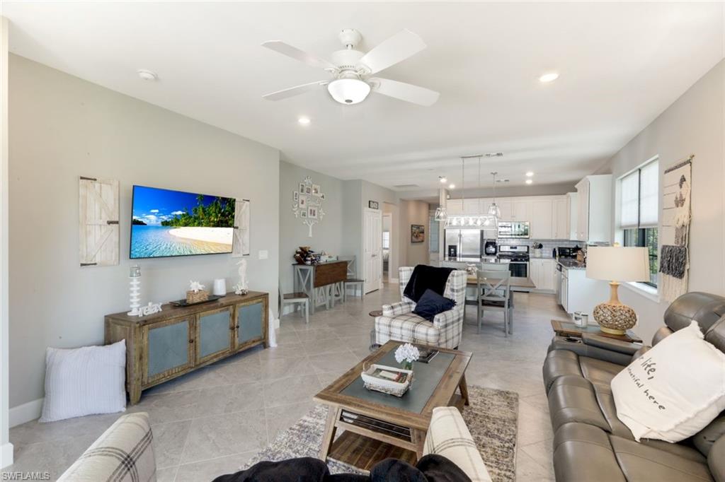 ESPLANADE LAKE CLUB - Residential