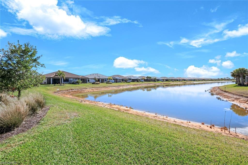 ESPLANADE LAKE CLUB - Residential