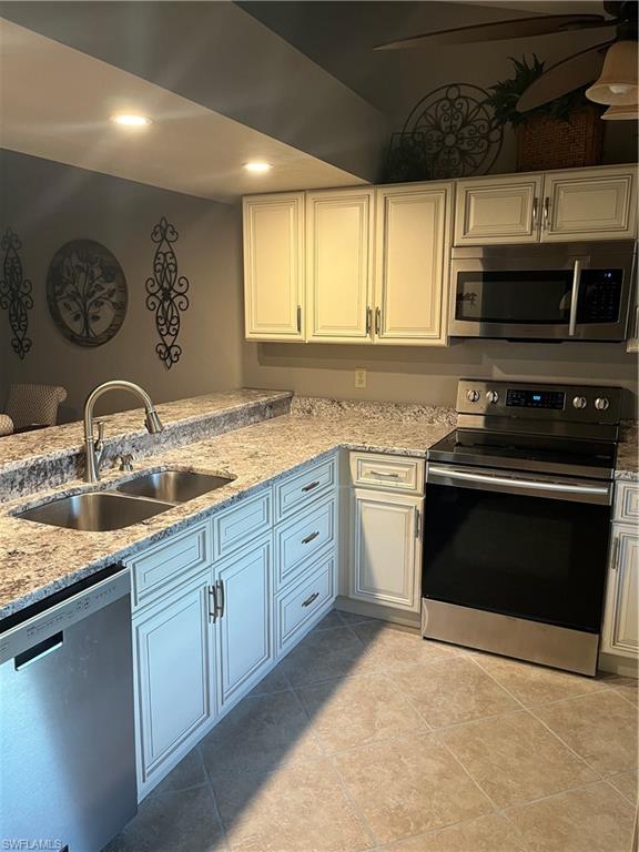 COUNTRY CLUB VILLAGE - Residential Lease