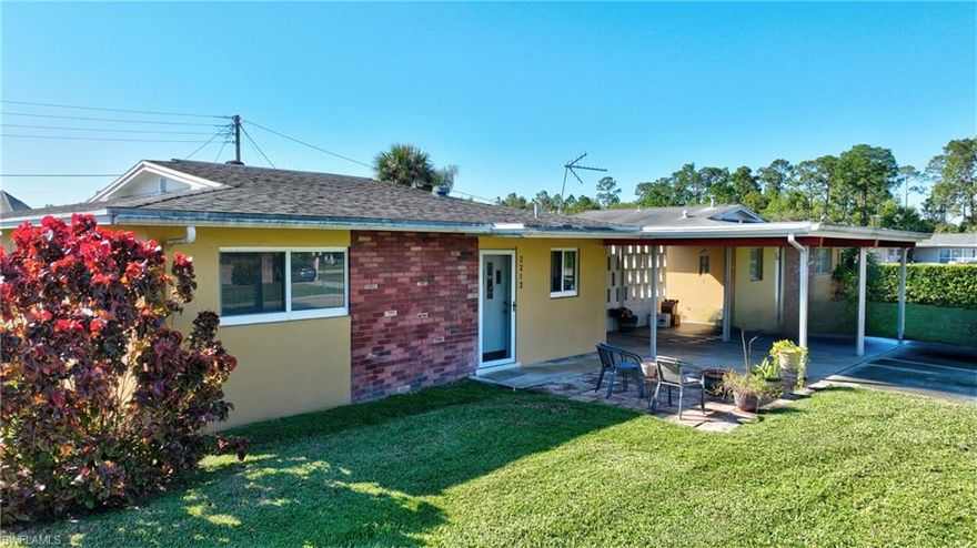 This is retirement living at its best! Relax in your cozy condo and enjoy maintenance free living for $275 per month HOA fees. Walk to shopping, church, parks or relax on your screened lanai & enjoy a spacious backyard area. This one is a must see!