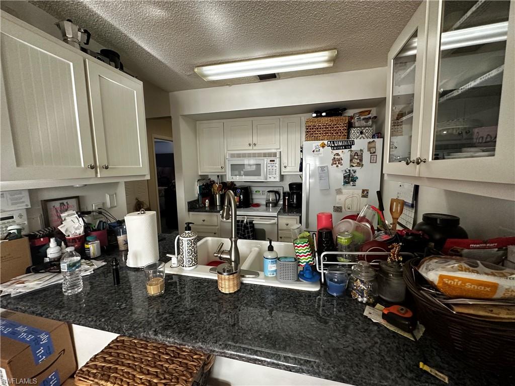 VILLAGE OF CEDARBEND - Residential