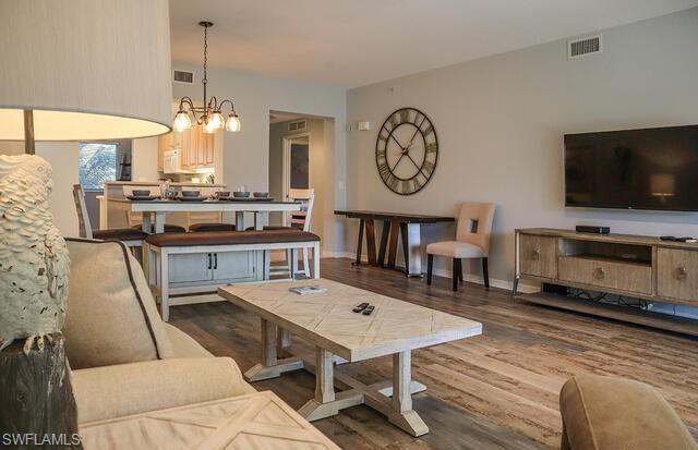 BELLA LAGO - Residential