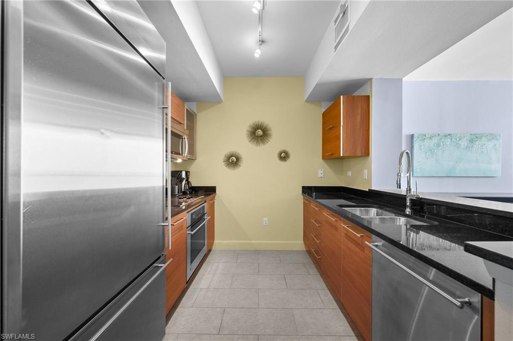 3000 Oasis Grand BLVD 906