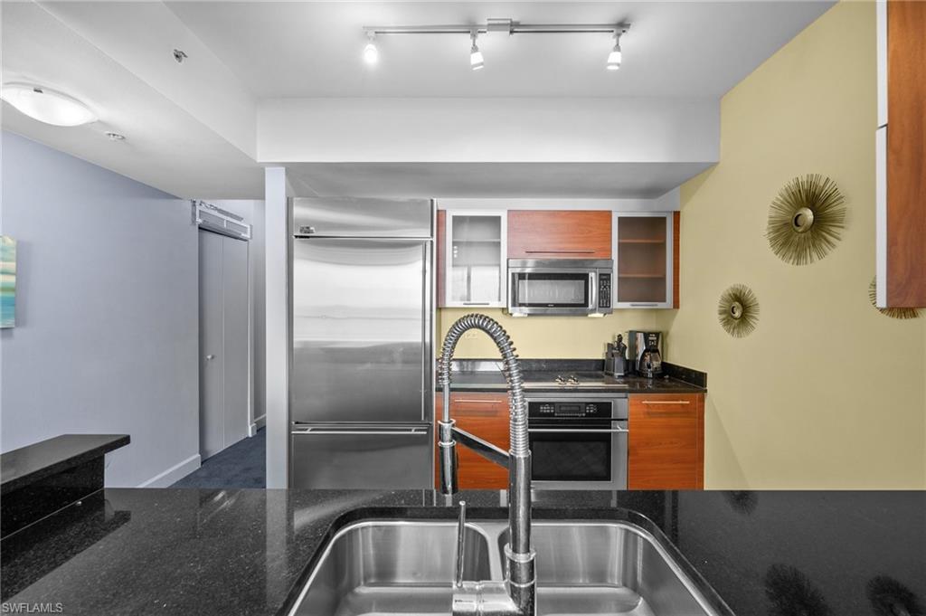 3000 Oasis Grand BLVD 906