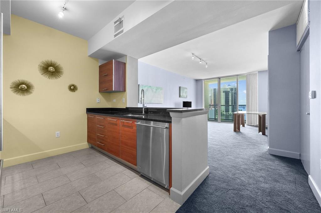 3000 Oasis Grand BLVD 906