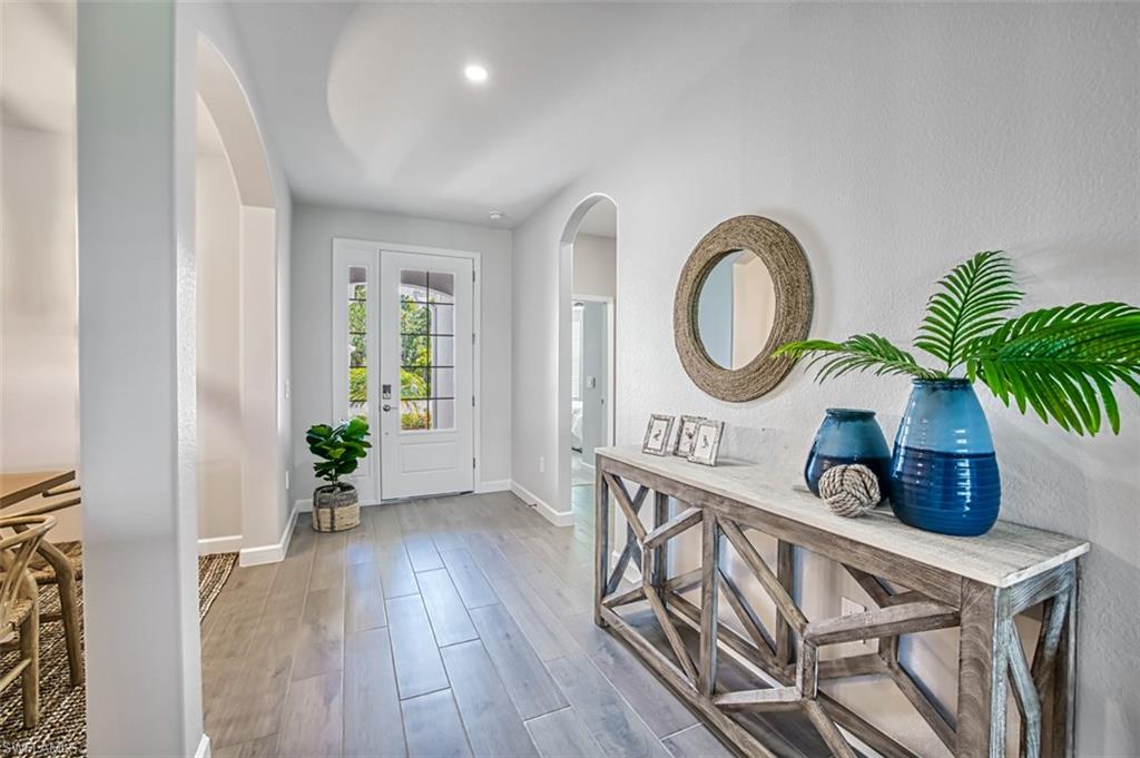 COUNTRY CLUB - Residential