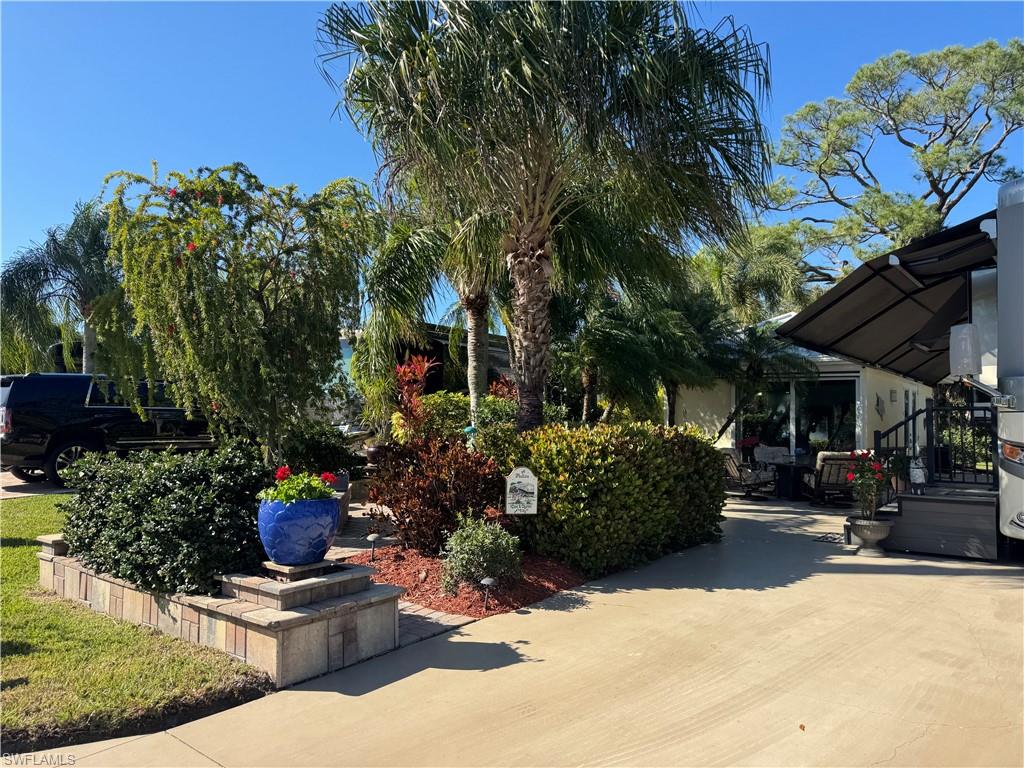 RIVERBEND MOTORCOACH RESORT - Land