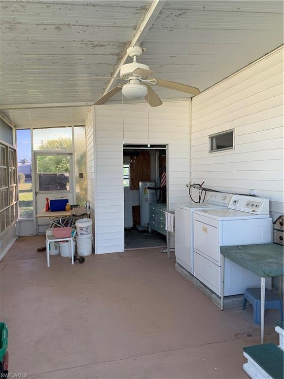 HOLIDAY MANOR - Residential