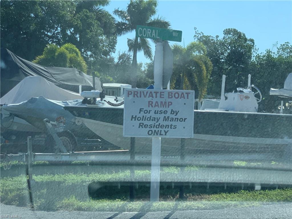 HOLIDAY MANOR - Residential