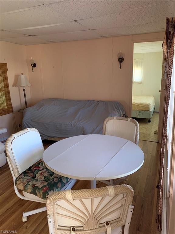 HOLIDAY MANOR - Residential