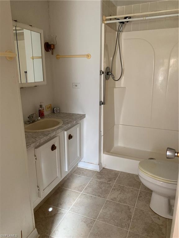 HOLIDAY MANOR - Residential