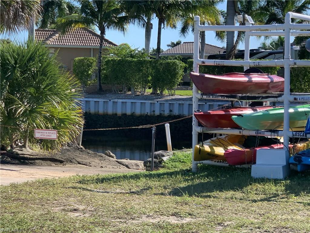 HOLIDAY MANOR - Residential