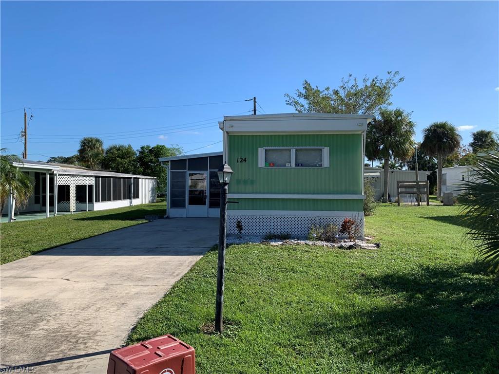 HOLIDAY MANOR - Residential