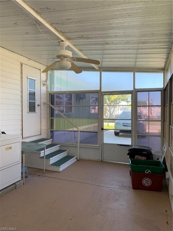 HOLIDAY MANOR - Residential