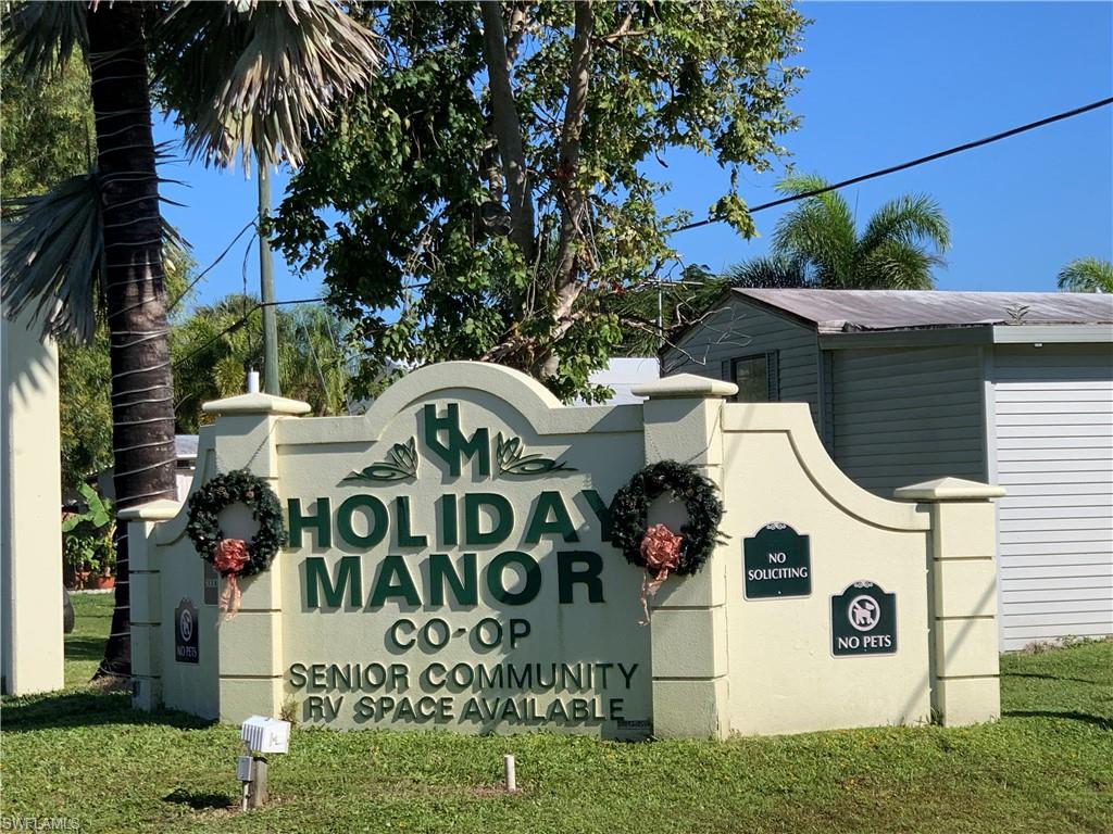 HOLIDAY MANOR - Residential