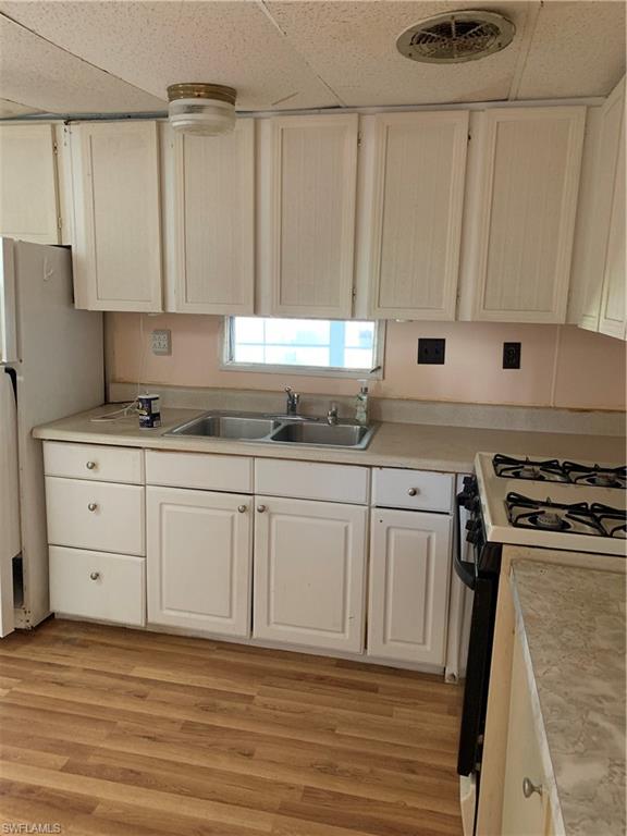 HOLIDAY MANOR - Residential