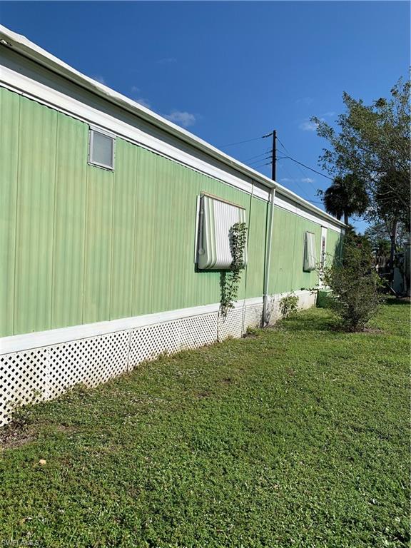 HOLIDAY MANOR - Residential