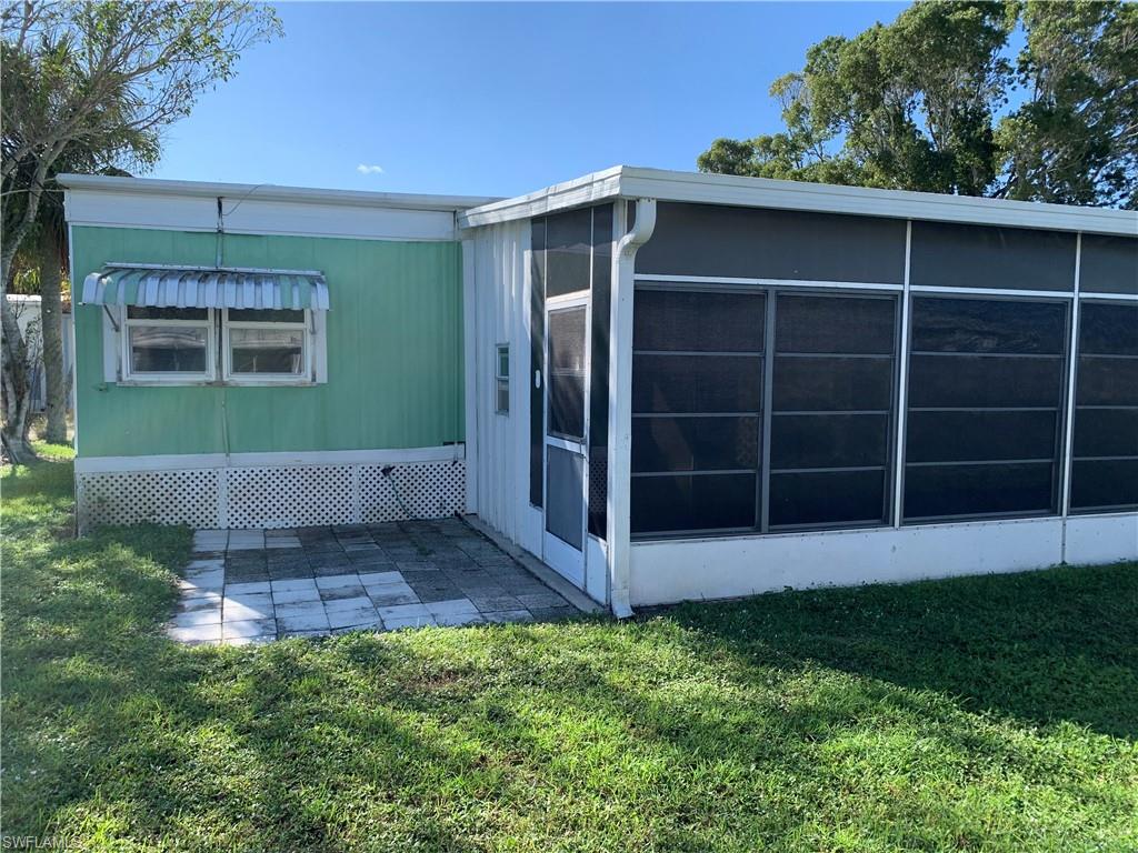 HOLIDAY MANOR - Residential