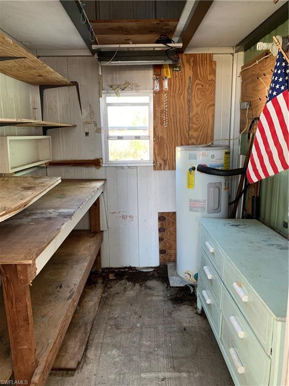 HOLIDAY MANOR - Residential