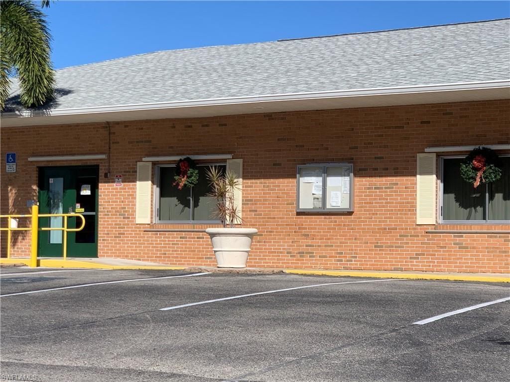 HOLIDAY MANOR - Residential