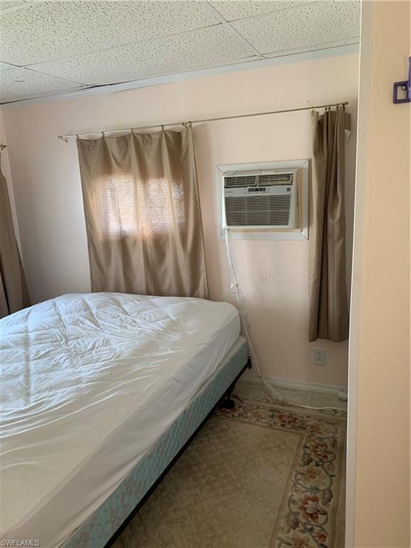 HOLIDAY MANOR - Residential