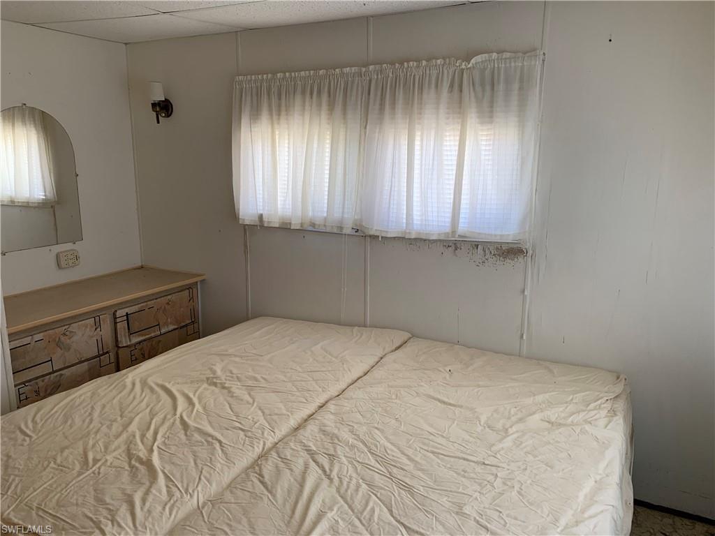 HOLIDAY MANOR - Residential