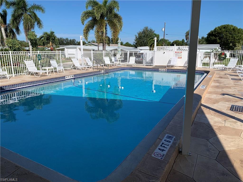 HOLIDAY MANOR - Residential