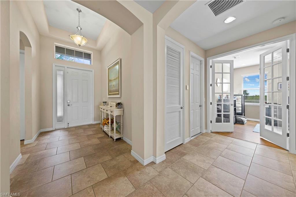 BANYAN BAY - Residential