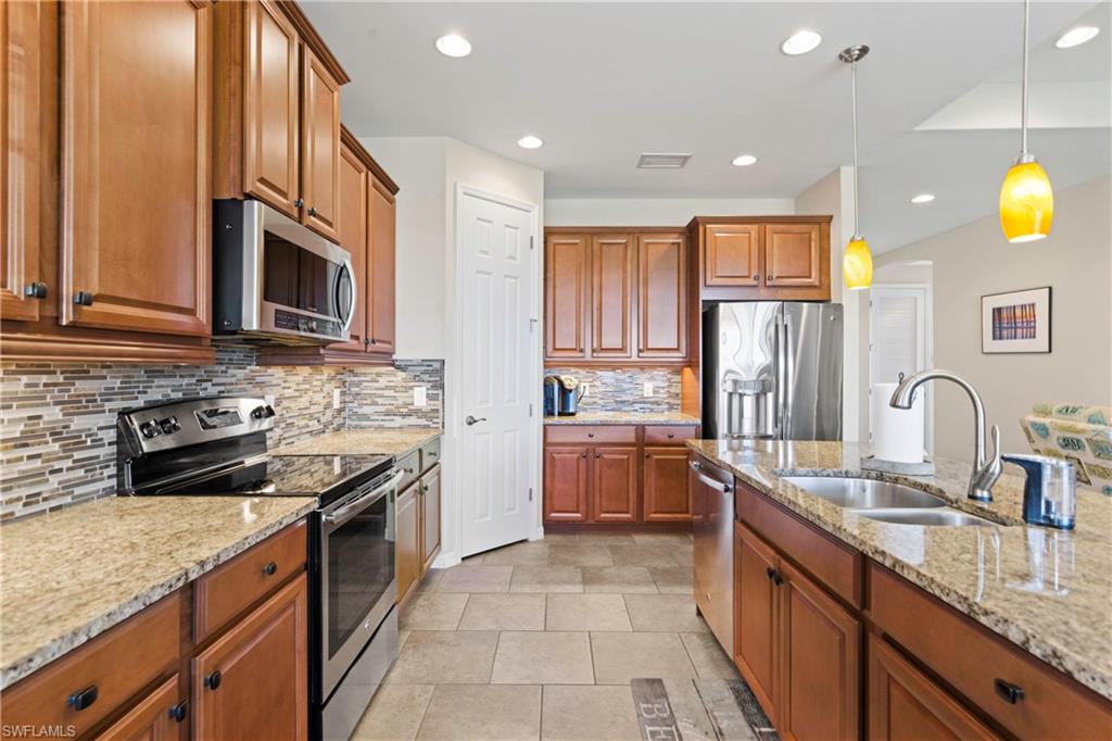 BANYAN BAY - Residential