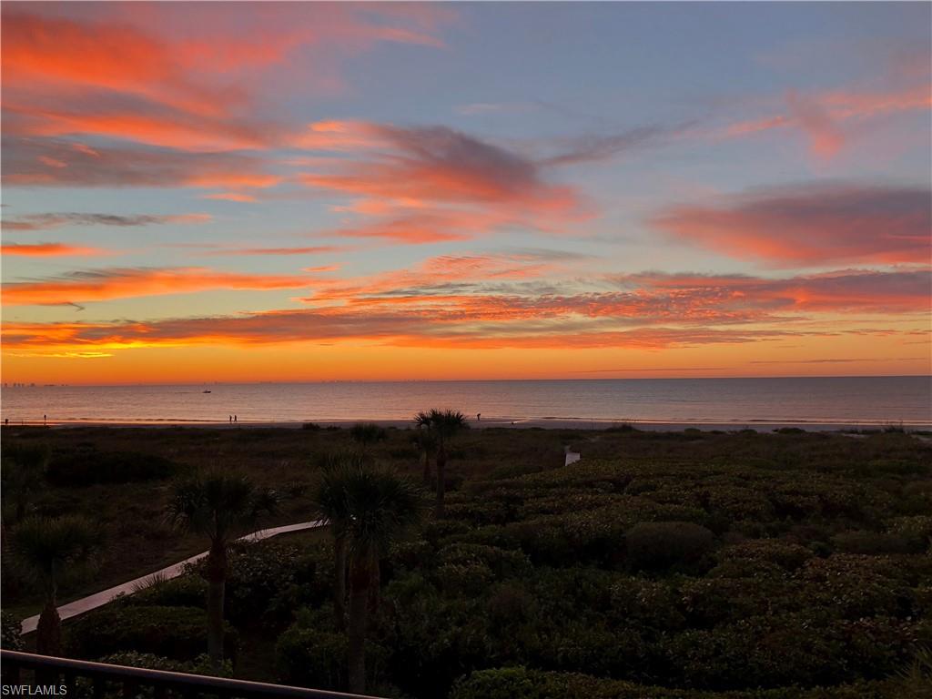 CLAMSHELL CONDO - Land