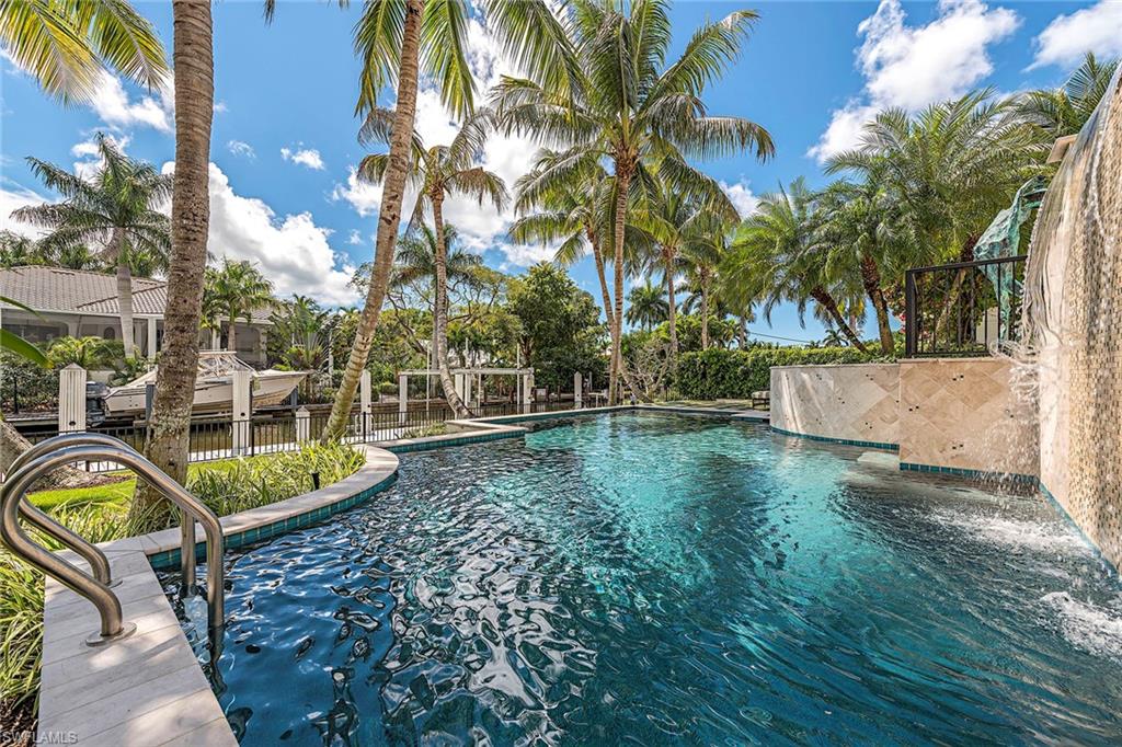 AQUALANE SHORES - Residential