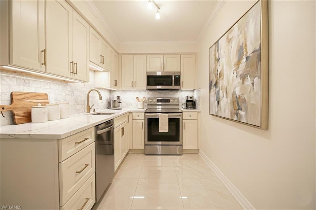 COUNTRY CLUB - Residential