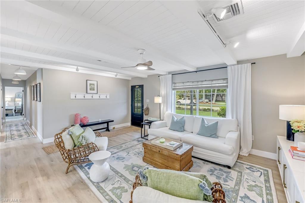 1086 N Town And River DR