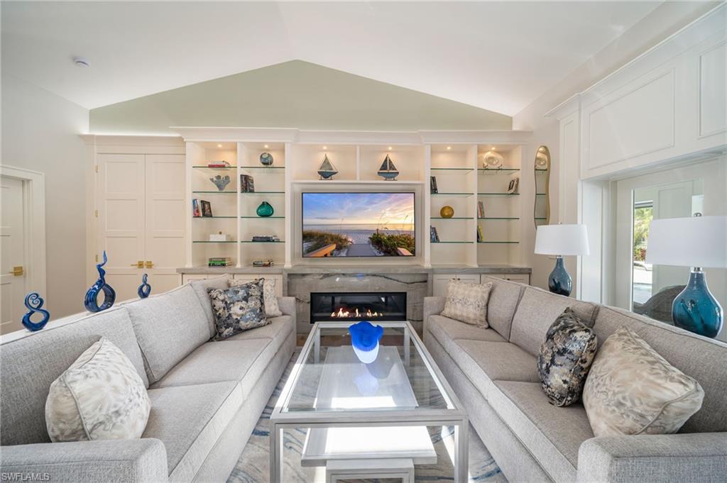 PINECREST AT PELICAN BAY - Residential