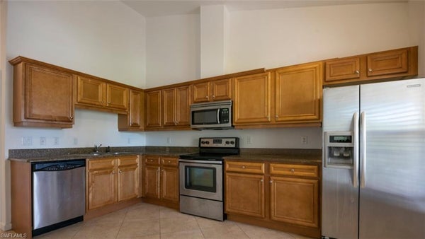 1555 BLUE POINT AVE APT 6, NAPLES, FL 34102 - Image 9dd9b29bfc64a4d1438972736d24c026/2767734416