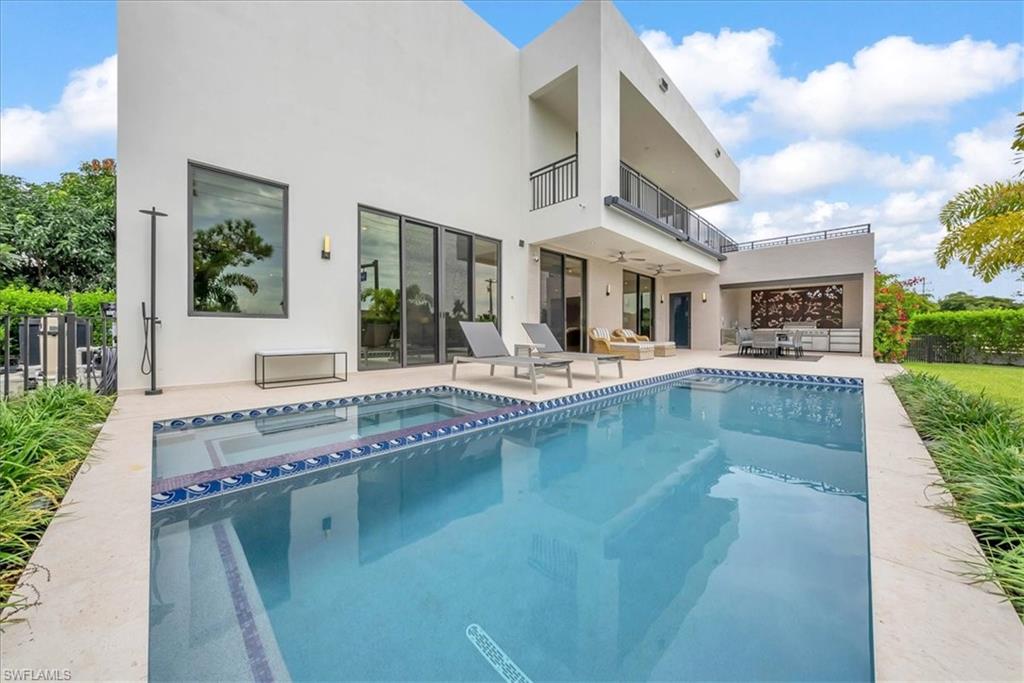 MARCO BEACH - Residential