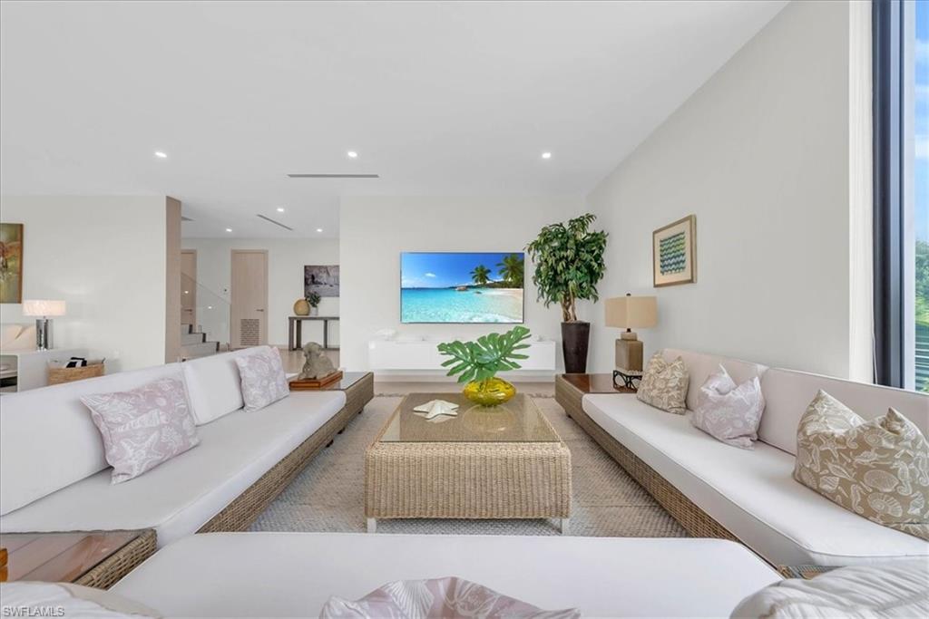 MARCO BEACH - Residential