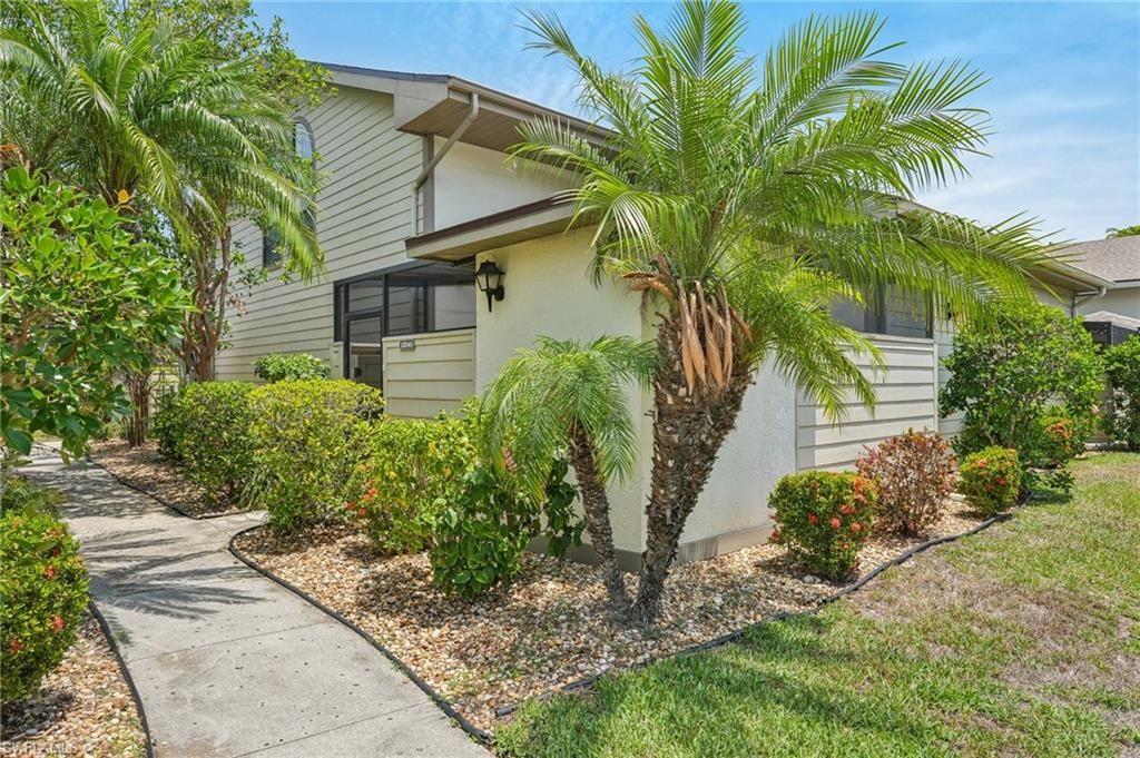 Photo of 13345 Broadhurst LOOP, FORT MYERS, FL 33919 (MLS # 226020942)