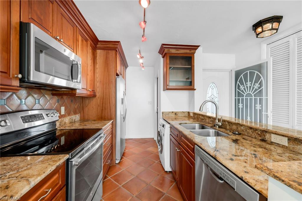 2121 Gulf Shore BLVD N 203