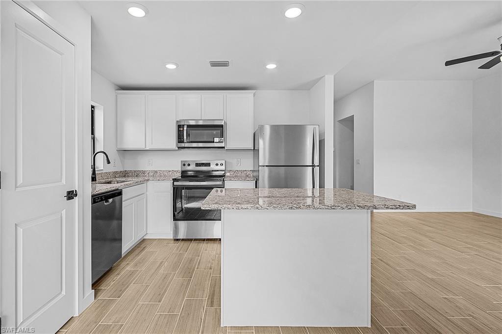 MIRROR LAKES - Residential