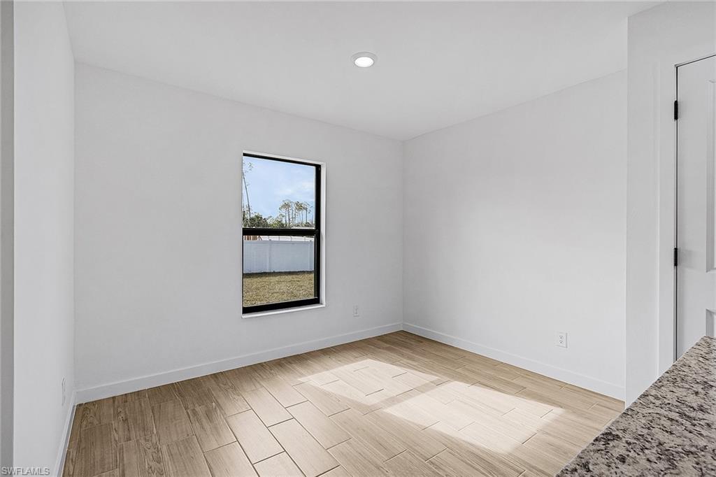 MIRROR LAKES - Residential