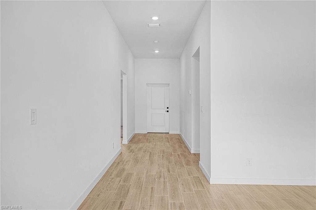 MIRROR LAKES - Residential