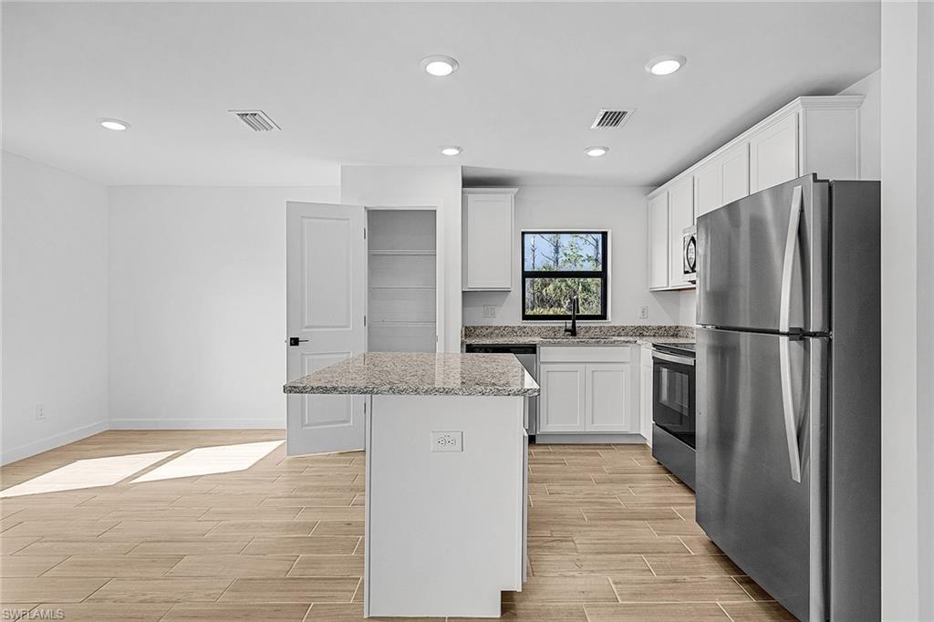 MIRROR LAKES - Residential