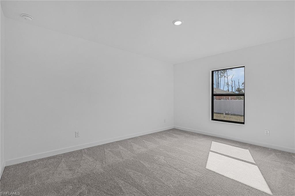 MIRROR LAKES - Residential